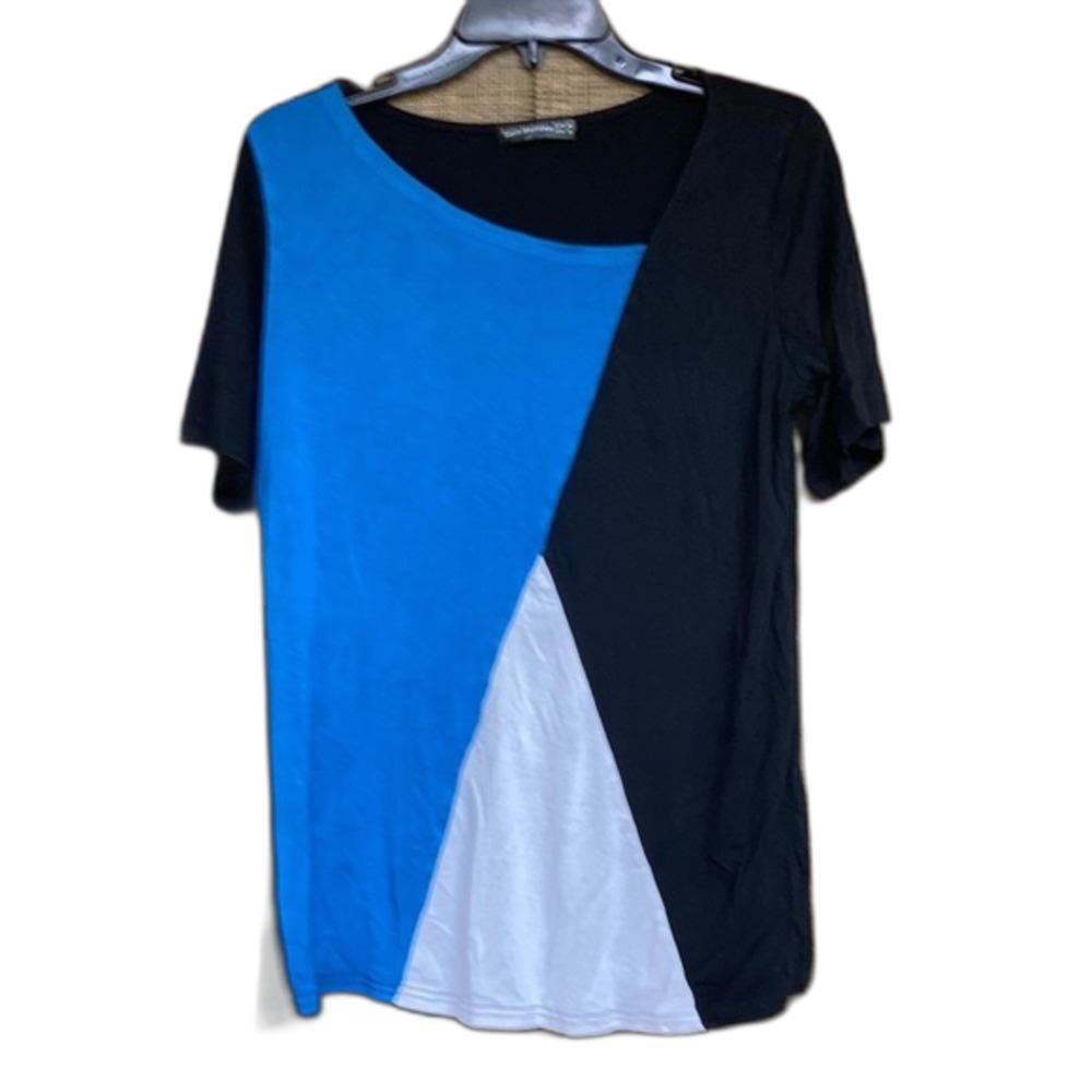 Sarin Matthew’s color block tee